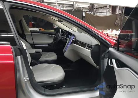 2013 Tesla Model S z USA, uszkodzony, nr VIN 5YJSA1CG9DFP20358
